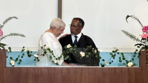 Após 60 anos de oração intercessória da esposa, Manuel José Silveira entrega a sua vida pelo baptismo aos 91 anos de idade