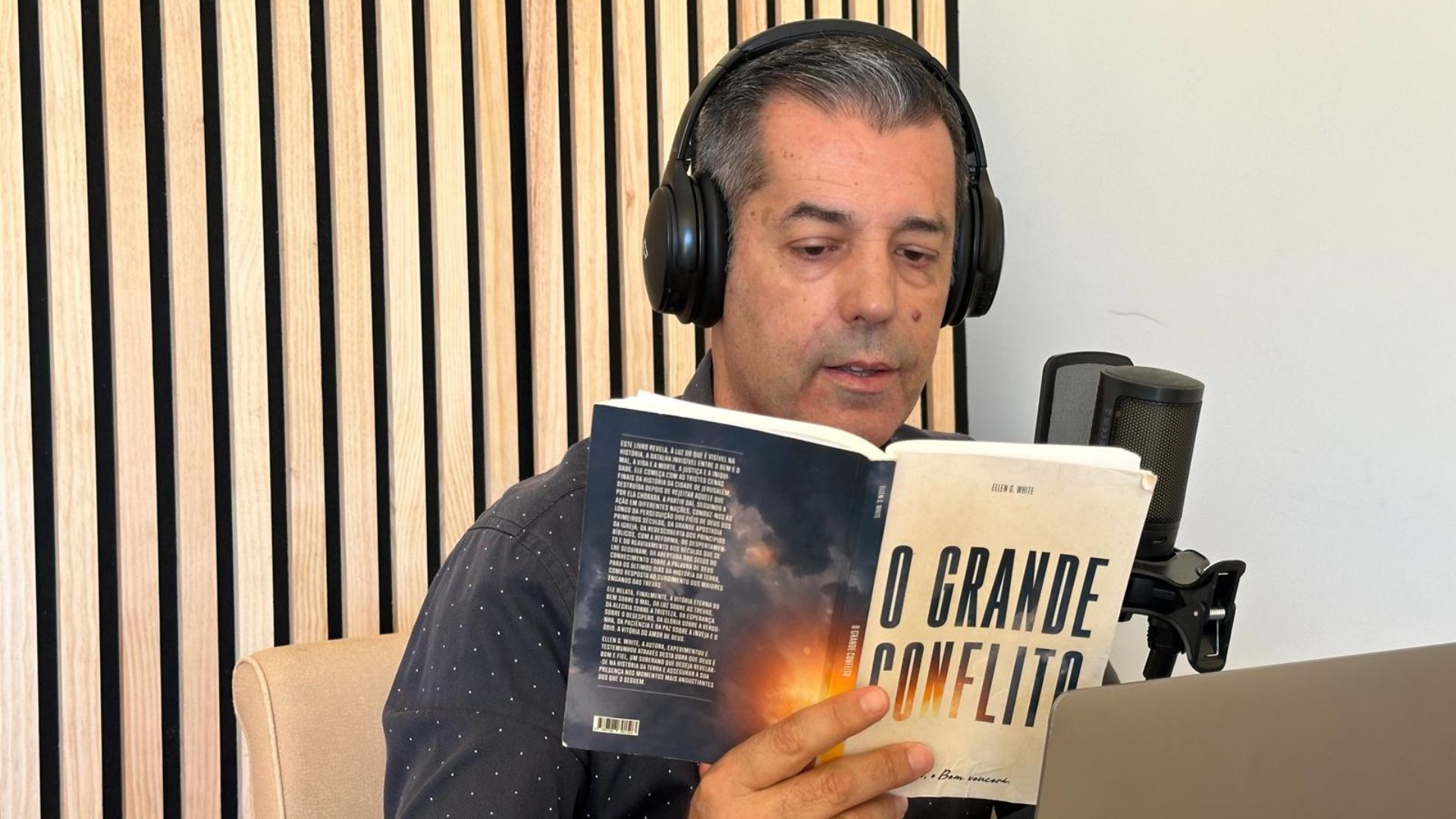 Dando voz à Fé através da Rádio e do Audiolivro 