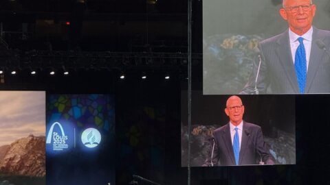 Pastor Ted Wilson esclarece lapso sobre declaração de imunização e reforça primazia da Bíblia e do Espírito de Profecia
