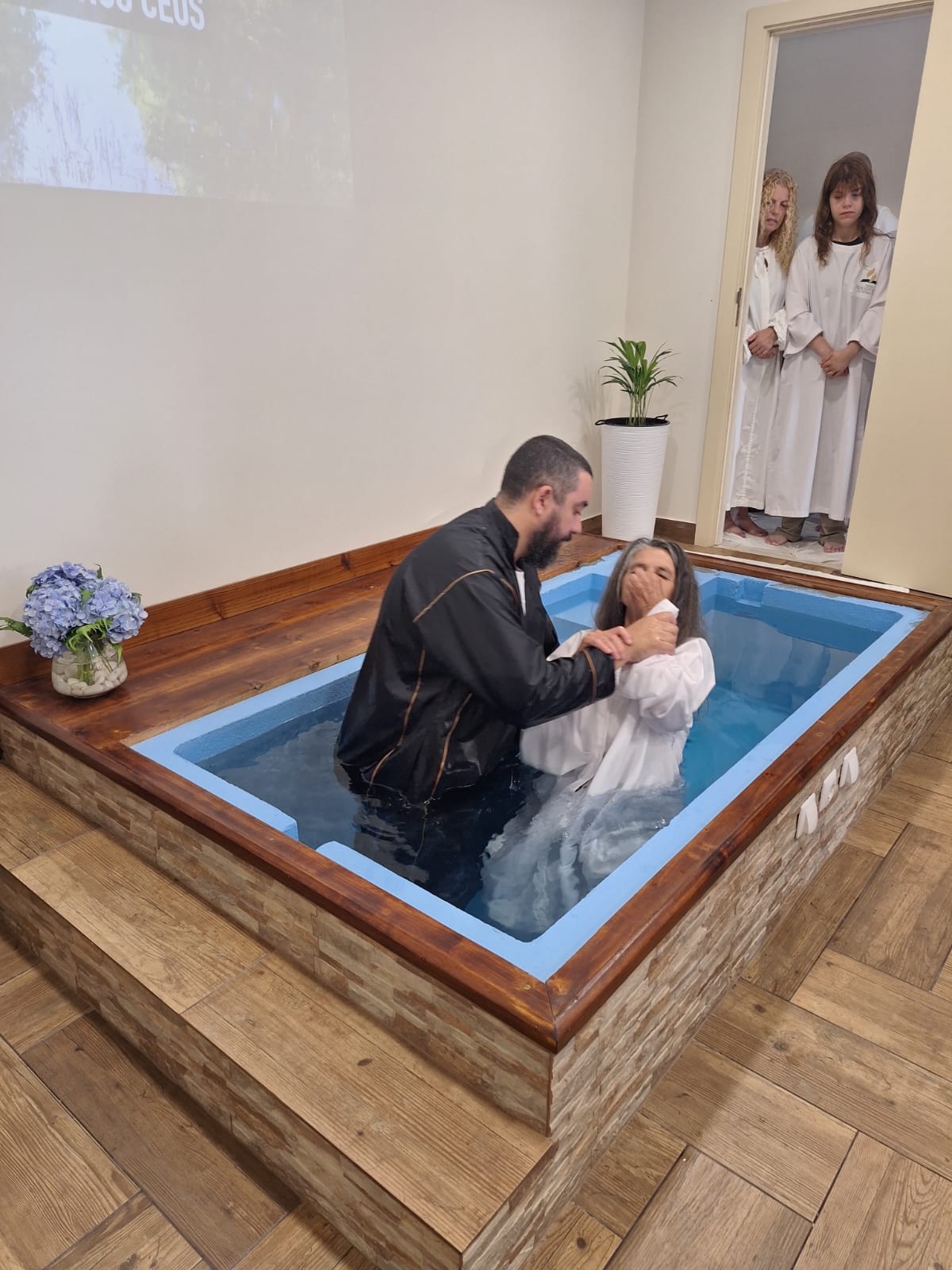 Festa nos Céus e na Terra: Grupo da Horta Celebra 7 Novos Baptismos
